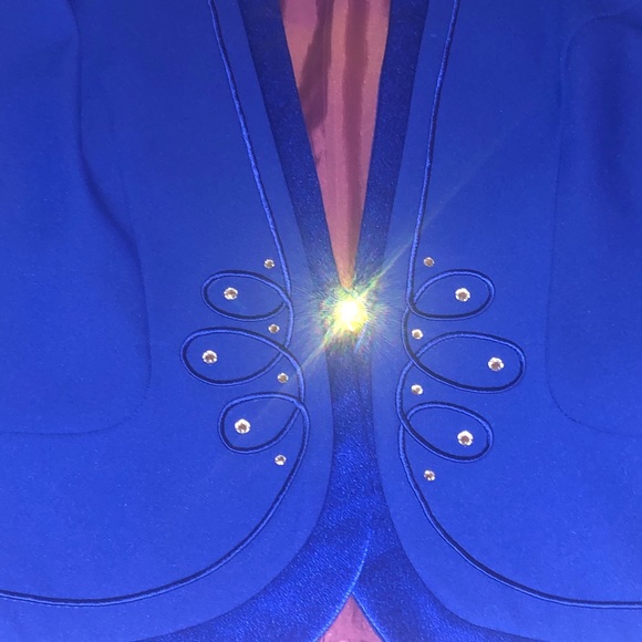 Dressed and embellished blazer - Picture 2 of 8